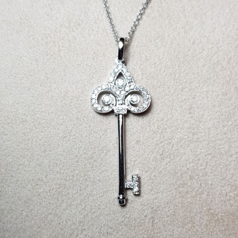 18k white gold necklace with 18k white gold key pendant and diamonds (made in Italy)