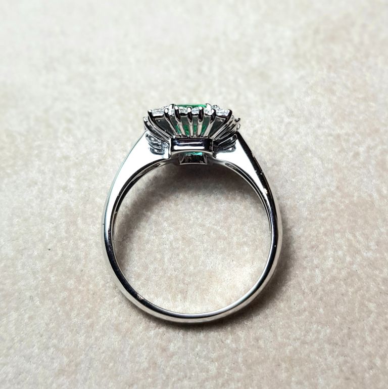 Ring white gold 18k emerald ct. 1.06 with diamonds ct. 0.48 tot. (made in Italy)