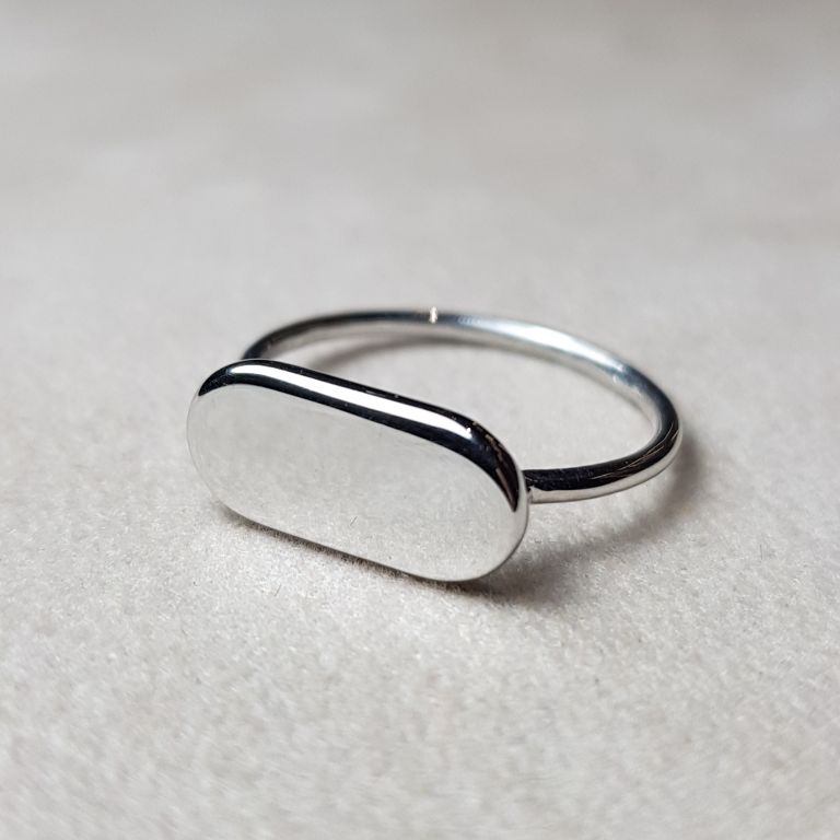 18k white gold with oval plate ring (made in Italy)