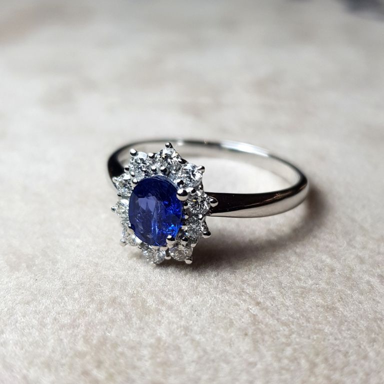 Ring white gold 18k sapphire ct. 0.55 diamonds ct. 0.31 tot. (made in Italy)