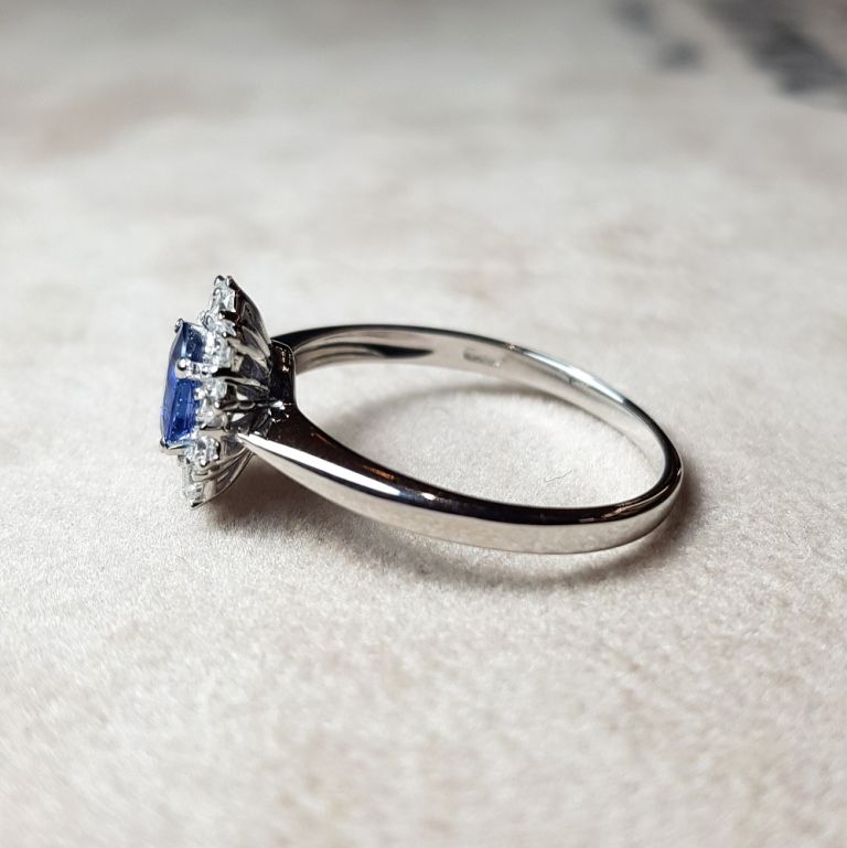 Ring white gold 18k sapphire ct. 0.55 diamonds ct. 0.31 tot. (made in Italy)